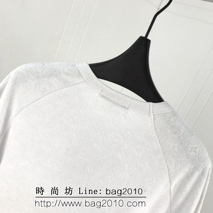 LV路易威登 19ss春夏新款 經典老花logo 暗紋壓花 白色純棉短袖 男女同款 ydi1810